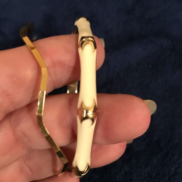 🎈PRICE DROP🎈Set of 2 Thin Goldtone Bangles - Picture 2 of 2